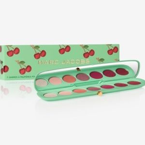 multi-finish eye palette – very merry cherry edit